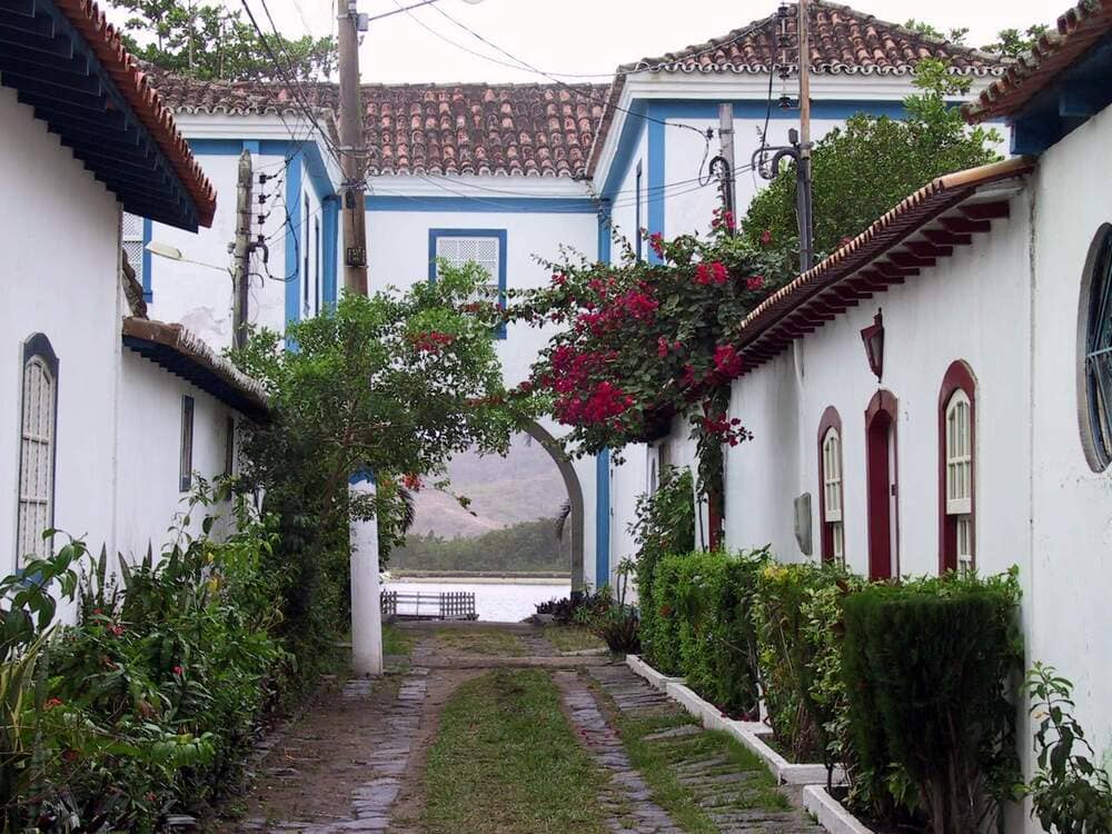 Onde se Hospedar em Cabo Frio, descubra nesse post as melhores dicas de hotéis e pousadas para se hospedar em Cabo Frio. Imagem do Hotel Solar do Arco.
