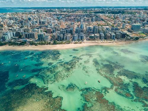 Descubra os 10 melhores destinos no Nordeste com dicas completas, o que fazer e como planejar sua viagem perfeita.