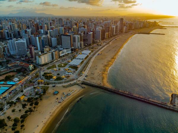 Descubra os 10 melhores destinos no Nordeste com dicas completas, o que fazer e como planejar sua viagem perfeita.