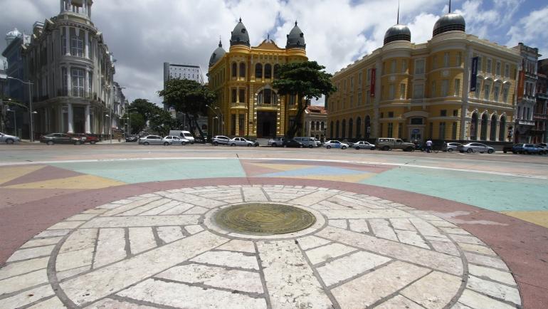 Descubra os 10 melhores destinos no Nordeste com dicas completas, o que fazer e como planejar sua viagem perfeita.
